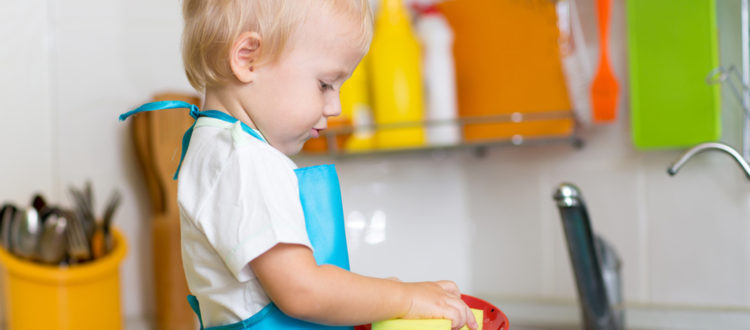 Implicarea copilului în activitățile casnice